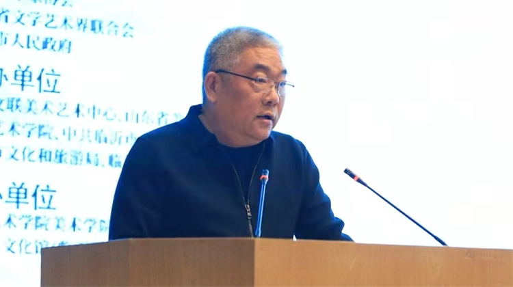 5.临沂市政府办公室三级调研员刘桂强主持开幕式.jpg