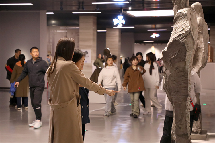 8.展览现场.jpg