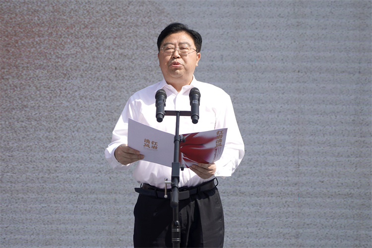 8.中共九龙坡区委书记李春奎 致辞.jpg